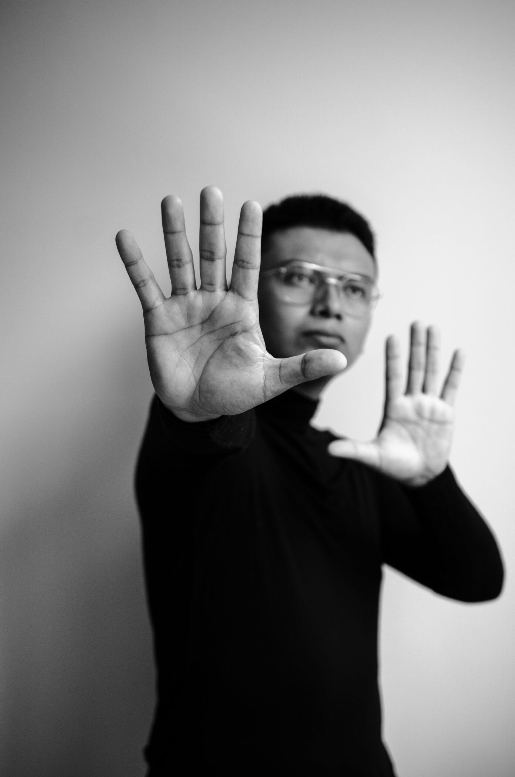 Jesús David, el joven que retrata al mundo con su lente, mientras lo innova con sus diseños