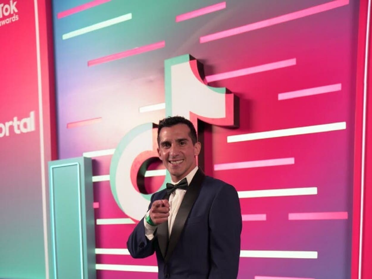Rommel Pacheco gana premio en los TikTok Awards 2022