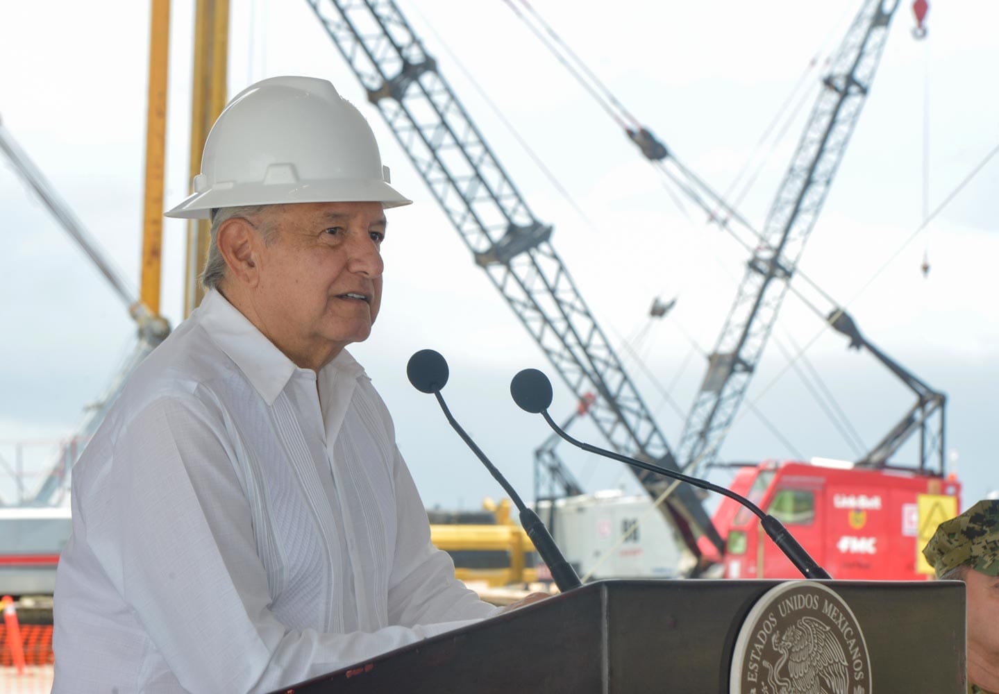 AMLO supervisa avances en construcción de la refinería de Dos Bocas