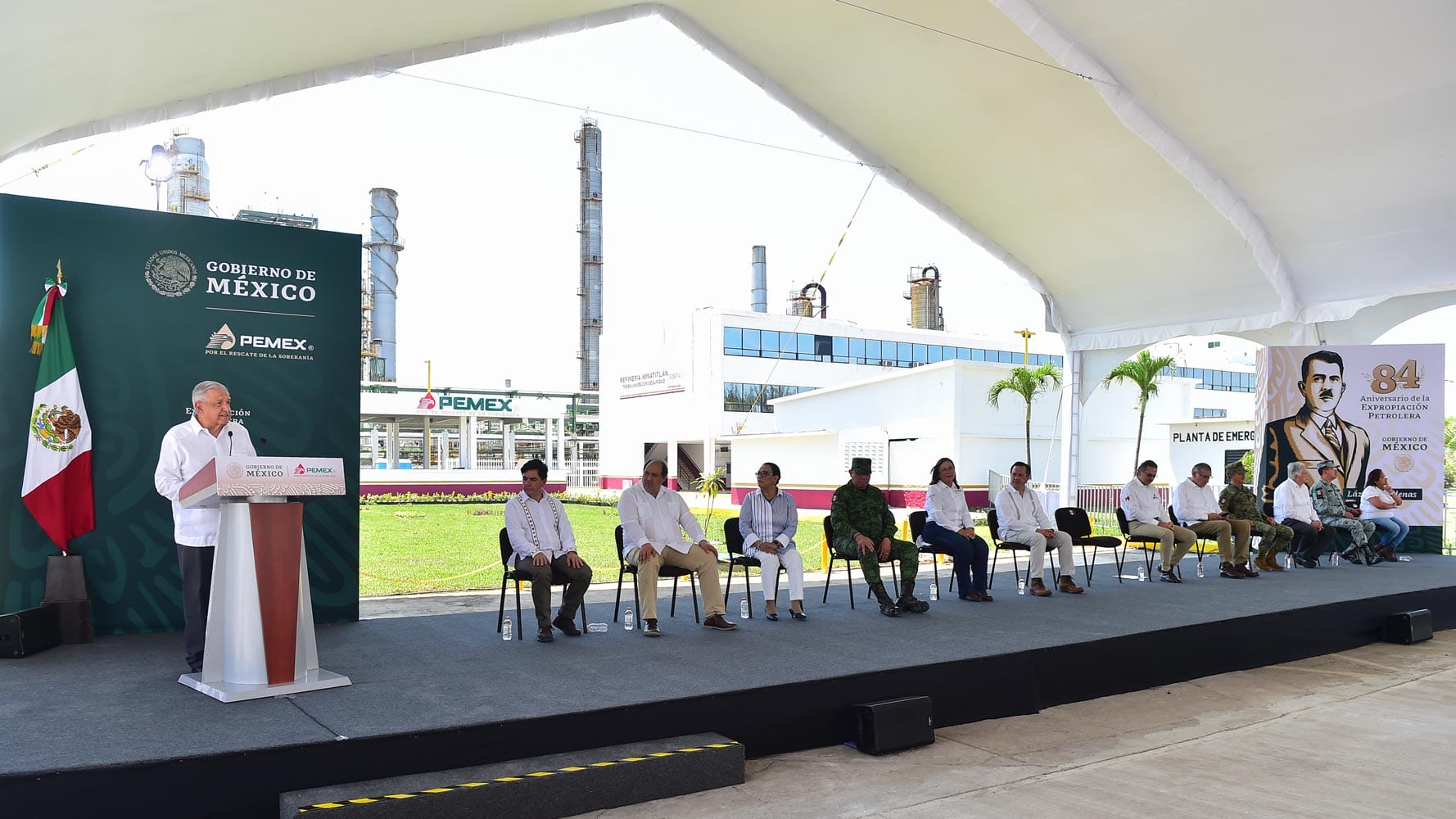 AMLO conmemora el 84 aniversario de la Expropiación Petrolera en Refinería de Minatitlán