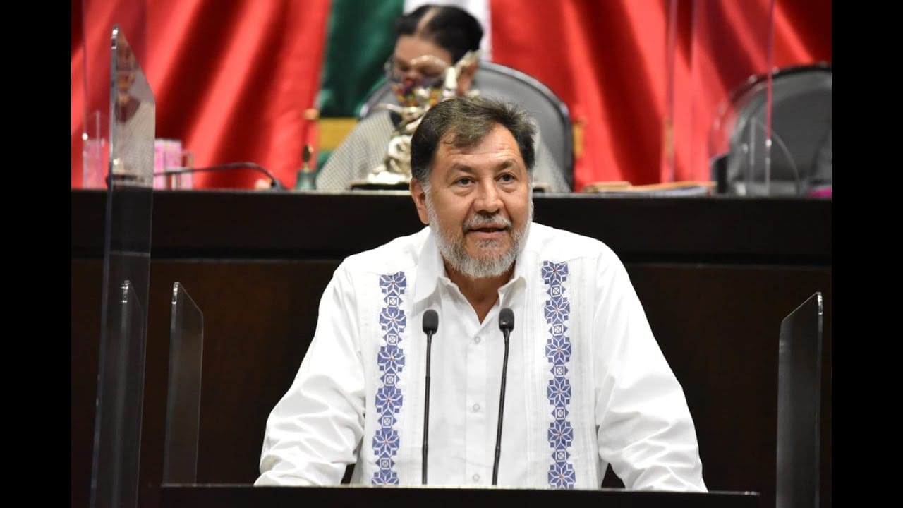 Fernández Noroña presenta iniciativa para eliminar horario de verano