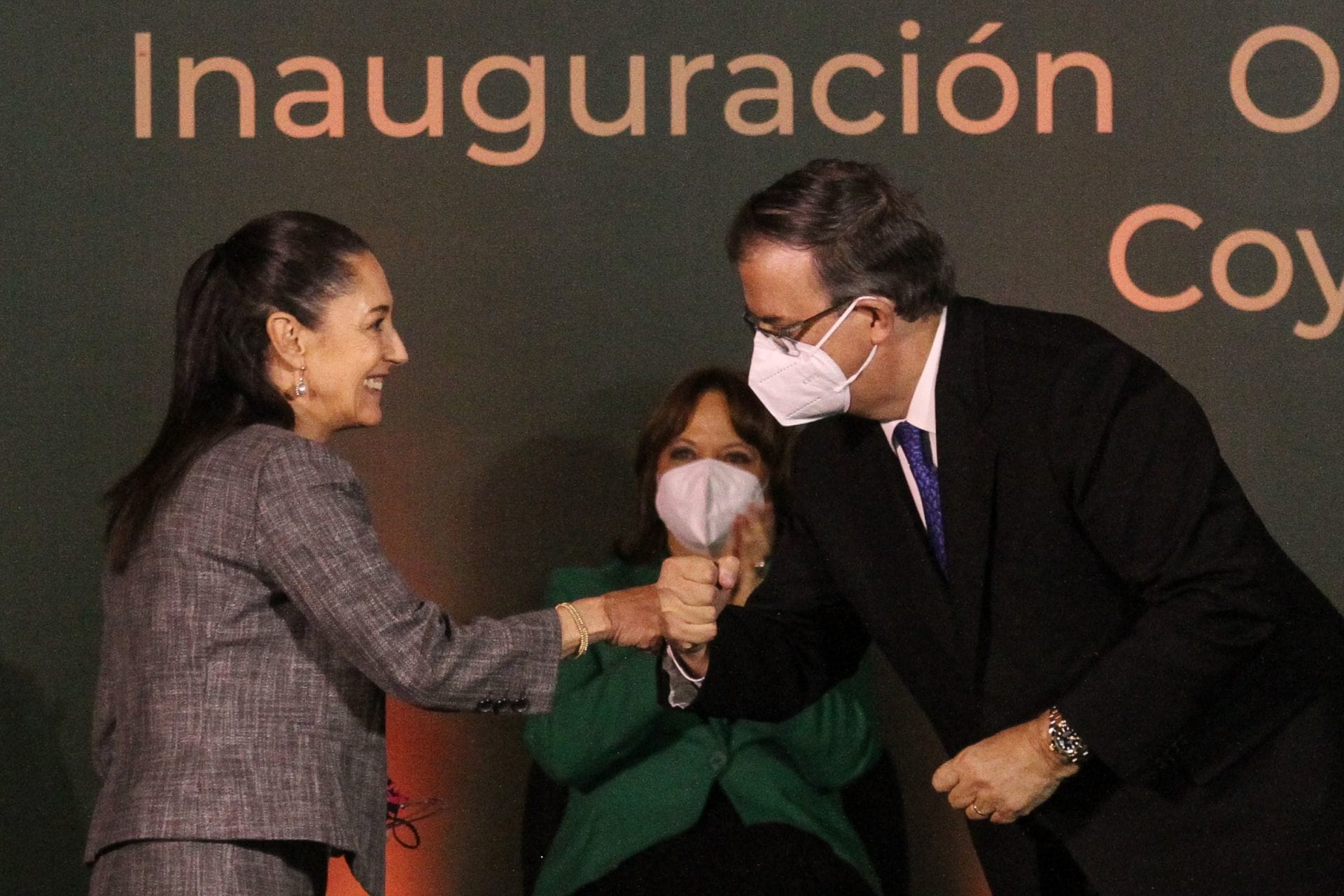 Estaré en 2024 con quién gane la encuesta; AMLO