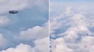 Pasajera de un vuelo internacional graba OVNI y se vuelve viral