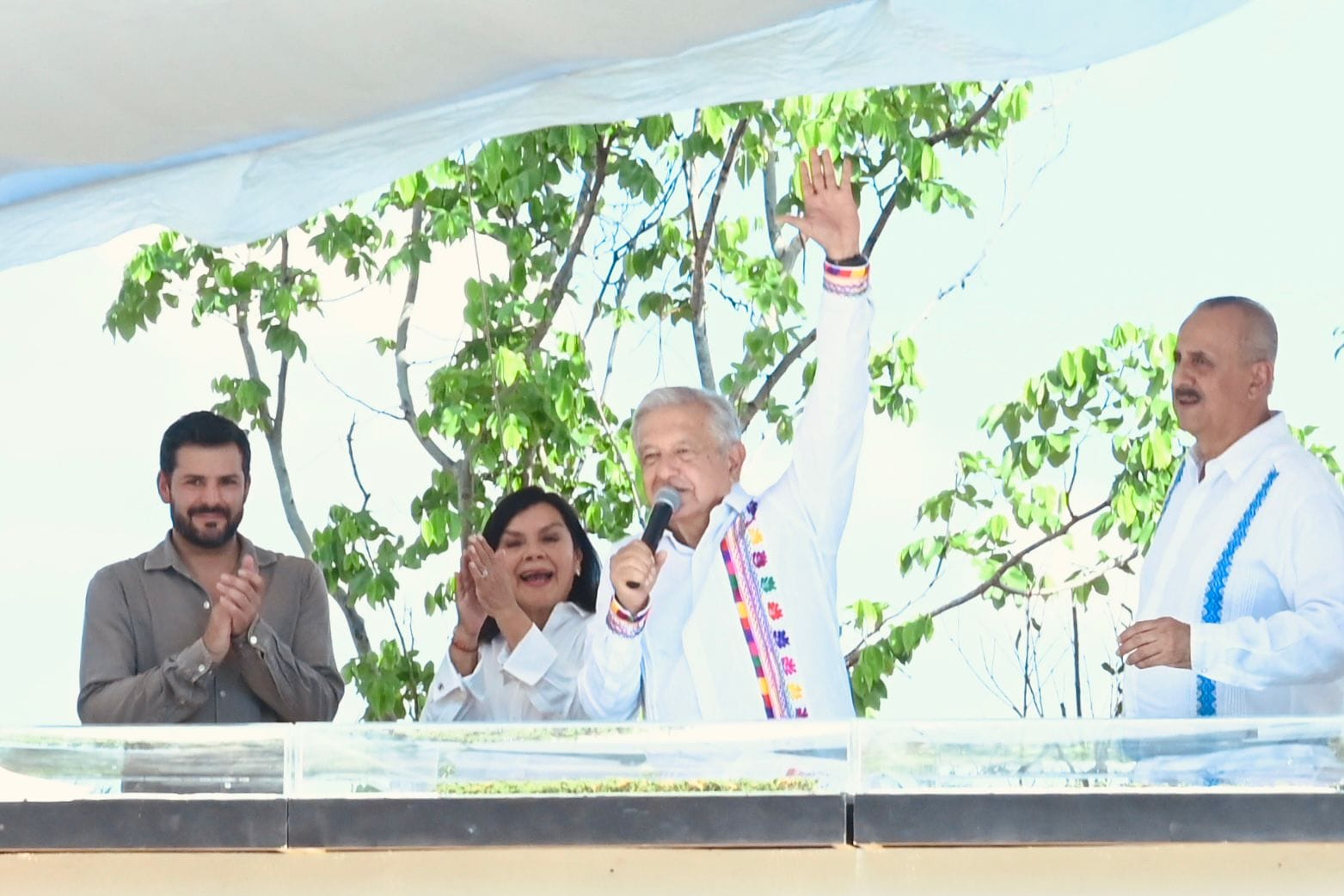 Supervisa AMLO malecón de Villahermosa
