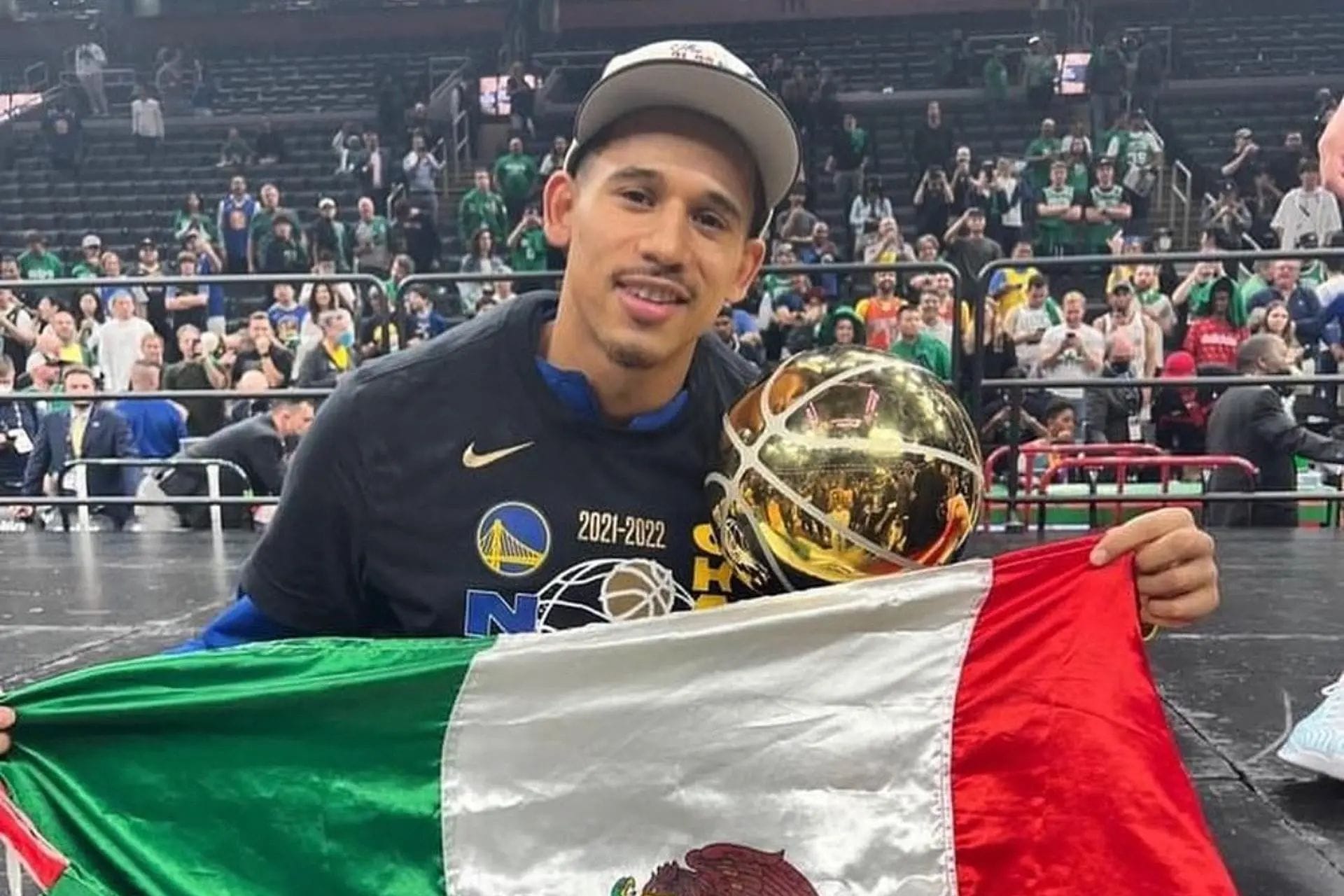 AMLO felicita a Juan Toscano, el primer mexicano en ser campeón en la NBA