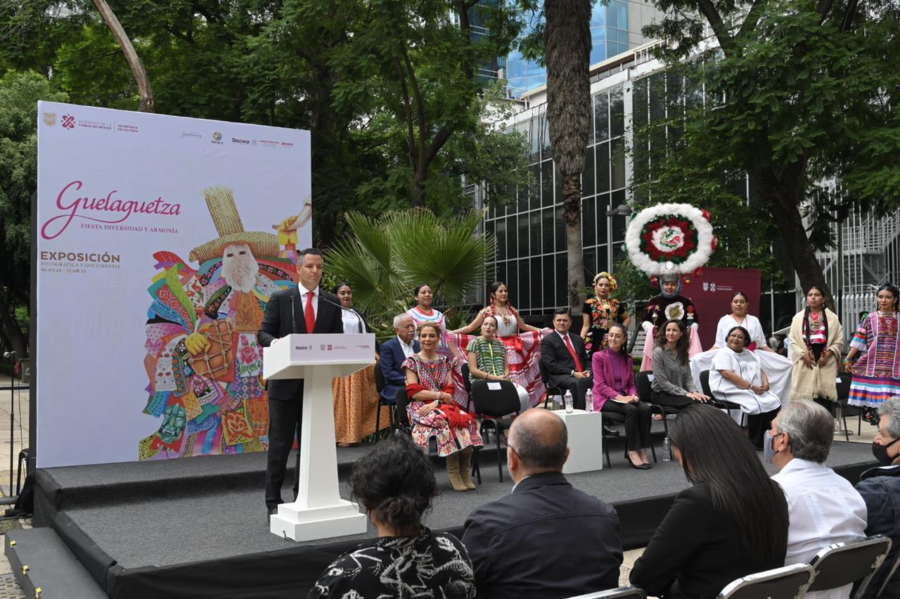 Inaugura Alejandro Murat Hinojosa exposición fotográfica sobre la Guelaguetza en la CDMX