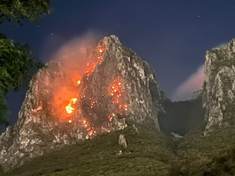 Se registra incendio en Cerro de la Silla en Nuevo Léon, sospechan fue provocado
