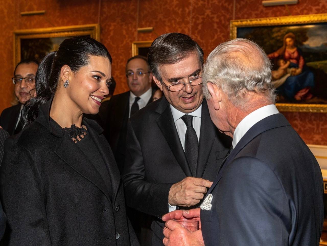 Marcelo Ebrard invita al rey Carlos III a México