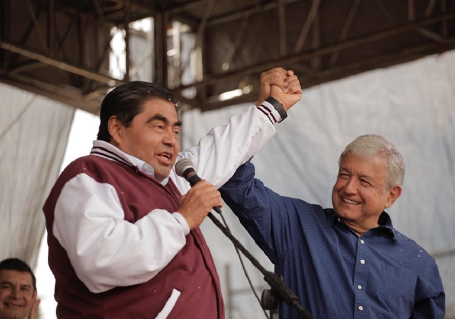 Lamenta AMLO muerte del gobernador de Puebla, Miguel Barbosa; asistirá a homenaje