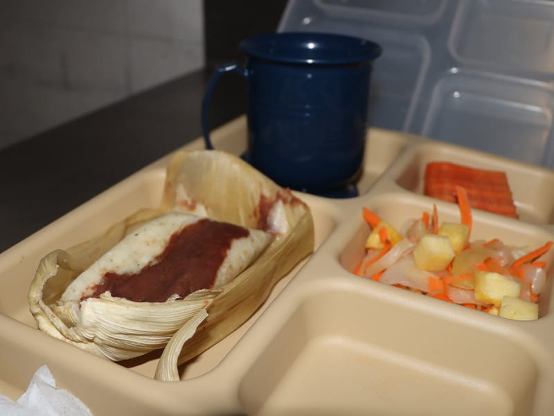 IMSS regala tamales bajos en calorías a sus pacientes internados