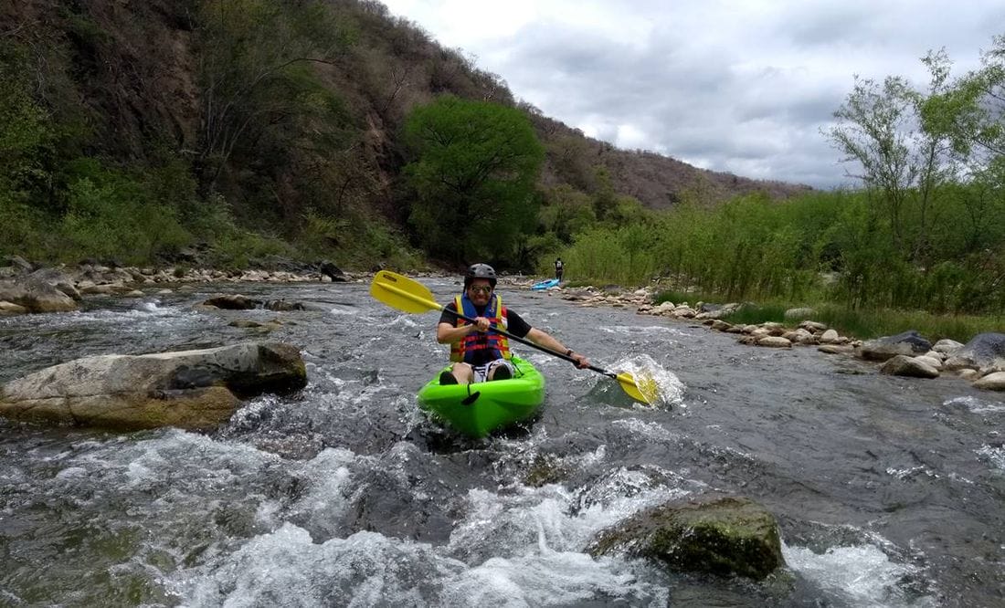 Sierra Gorda: tubing para principiantes en los rápidos de un río