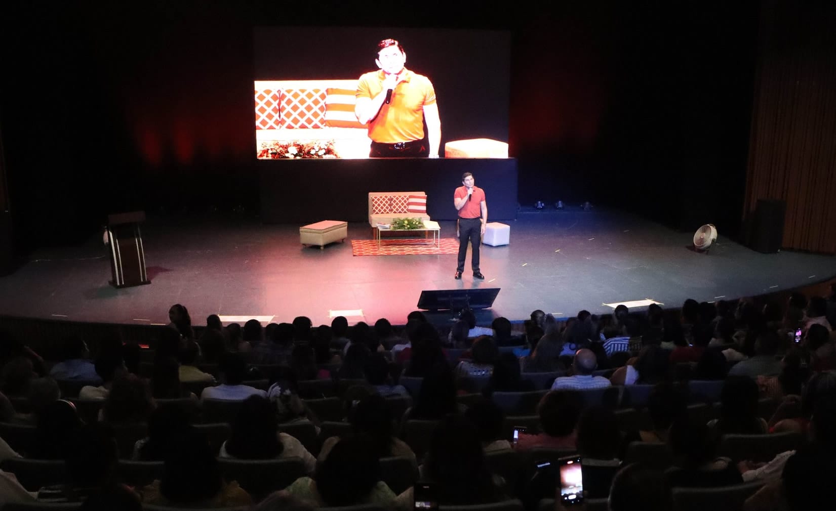 Un éxito total la presentación del Dr. Cesar Lozano en Villahermosa