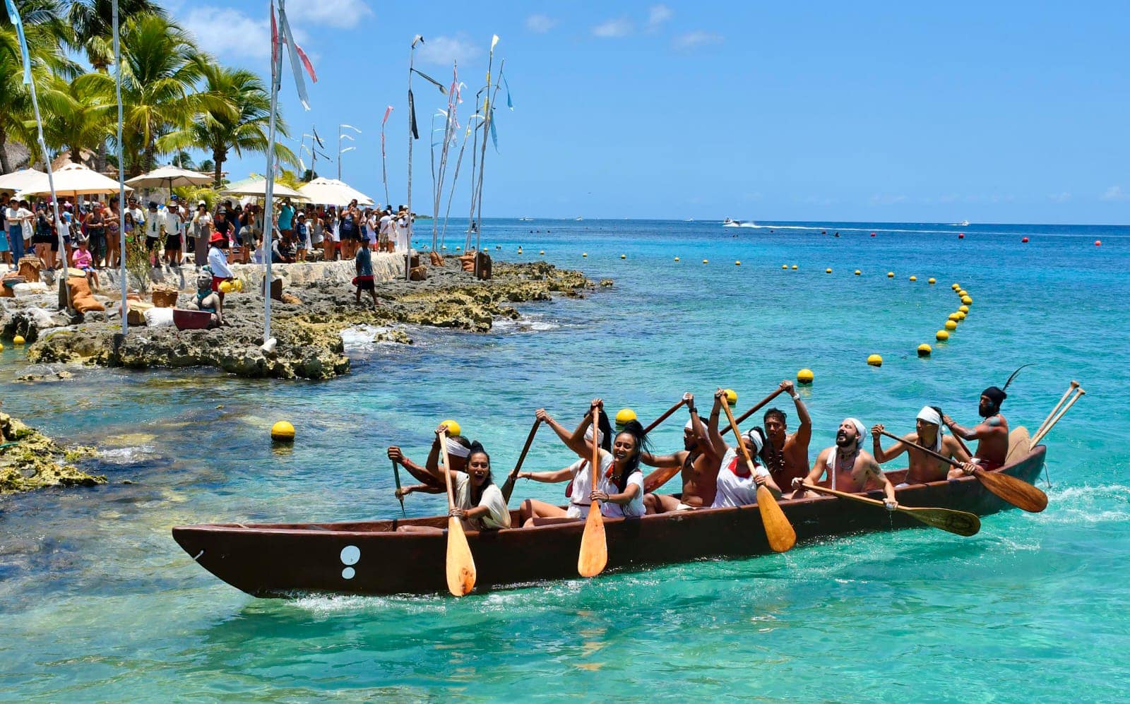 Más de 300 canoeros honran a la Diosa Ixchel en la travesía sagrada Maya