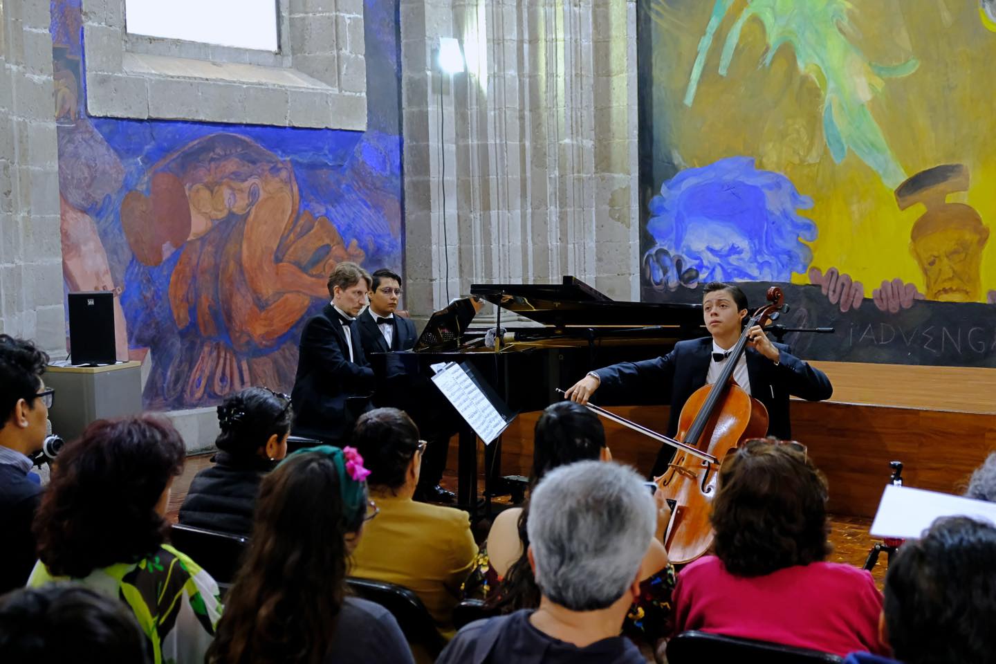 "De Vivaldi a Chávez: Un Viaje de Violonchelo a Través del Tiempo"