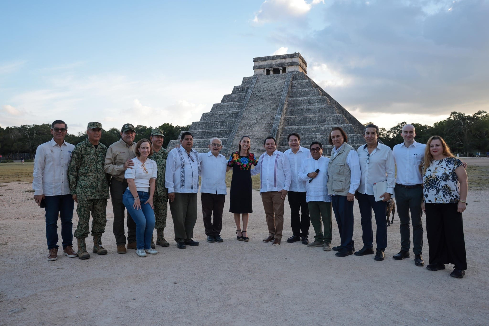 Sheinbaum y Huacho Mena reafirman su compromiso con el patrimonio cultural en Chichén Itzá