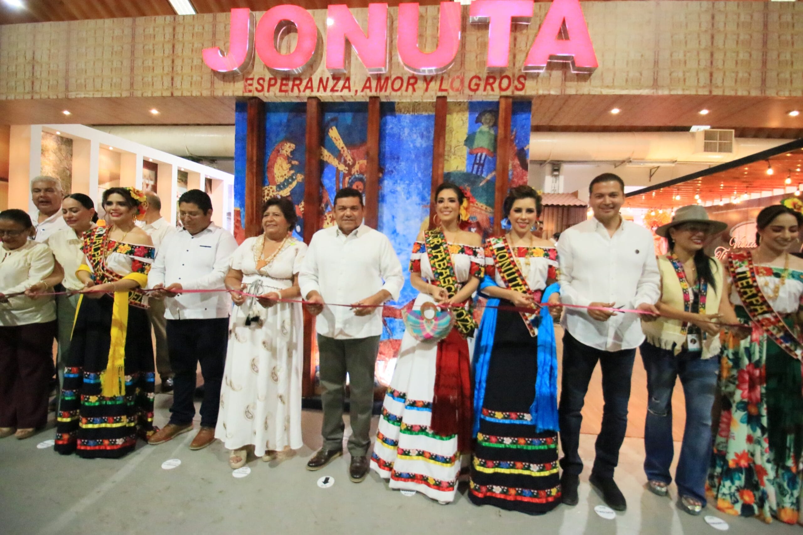 Inaugura Gobernador Mayor stand de Jalpa y Jonuta de la Feria Tabasco 2025