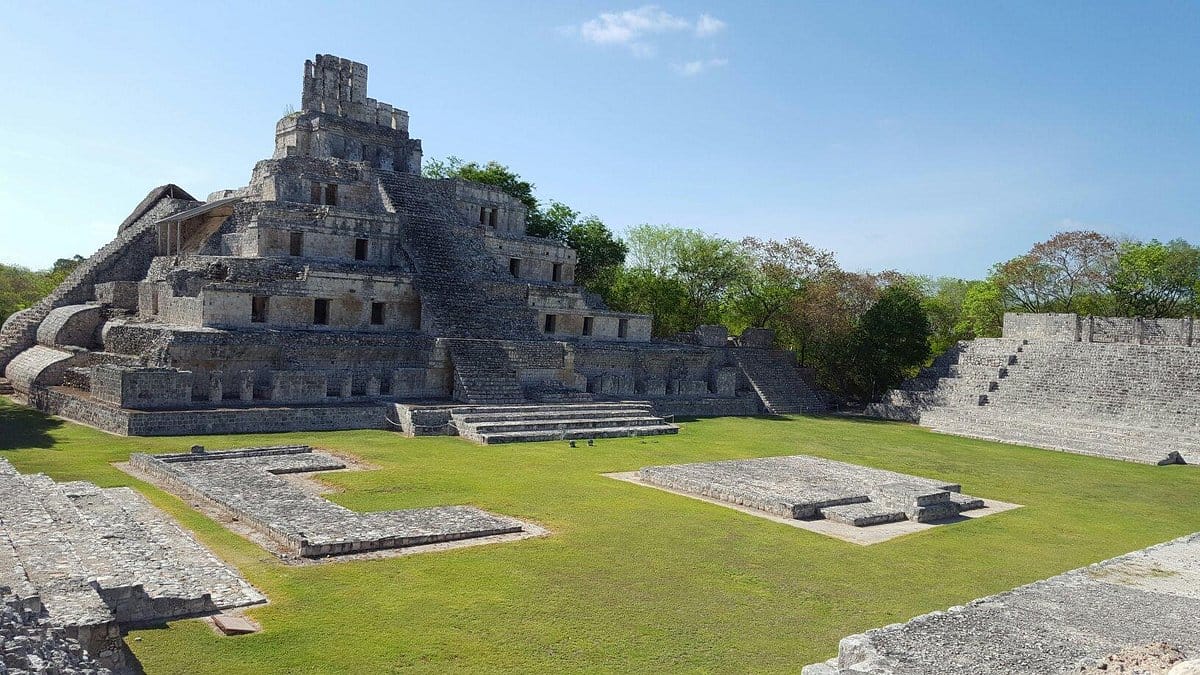 7 zonas arqueológicas en Campeche que debes visitar este verano