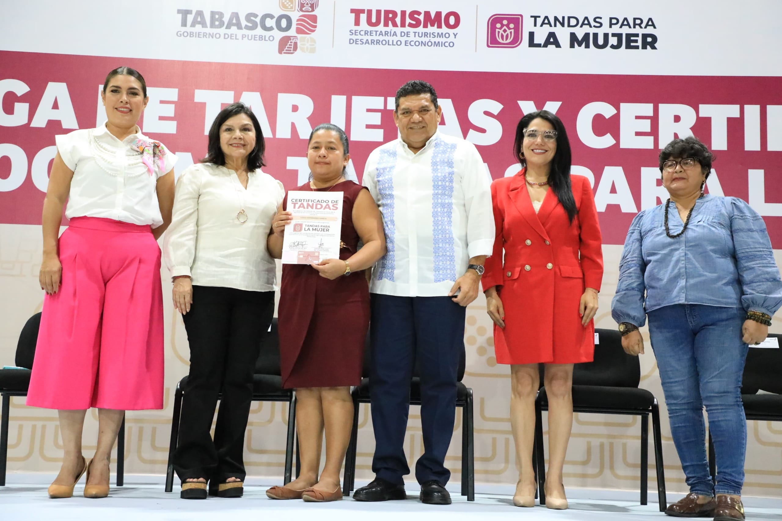 Gobierno del Pueblo entrega 2 mil Tandas para la Mujer en Centro y cumple meta 2025 de apoyo a 10 mil tabasqueñas