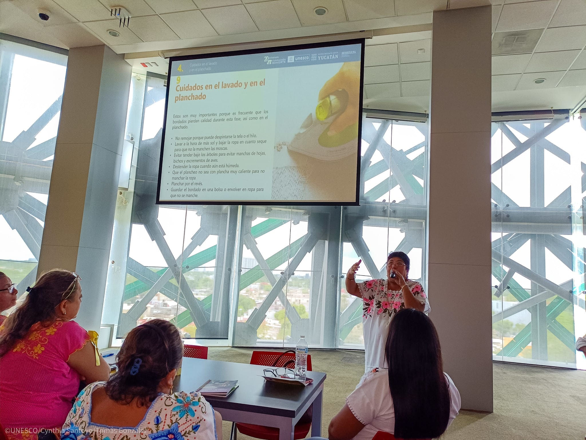 Artesanas yucatecas se convierten en maestras para preservar su arte ancestral