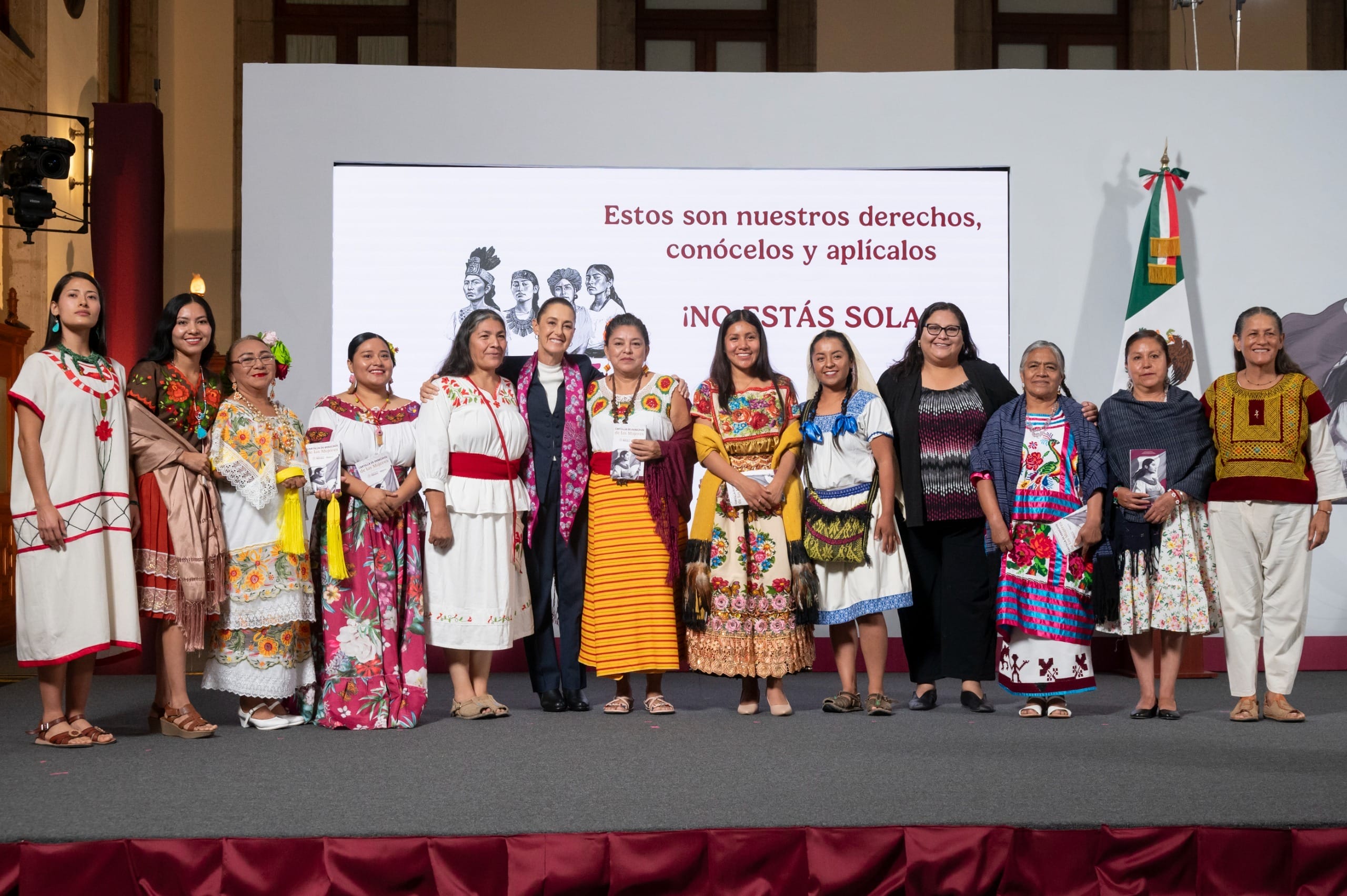 Claudia Sheinbaum impulsa el cacao y reconoce a mujeres indígenas en Tabasco: Un modelo de desarrollo y cultura