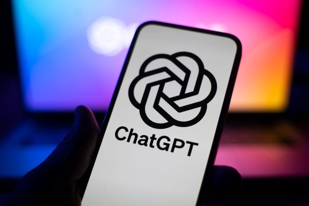 Mujer gana la lotería con ayuda de ChatGPT y dona todo a la caridad